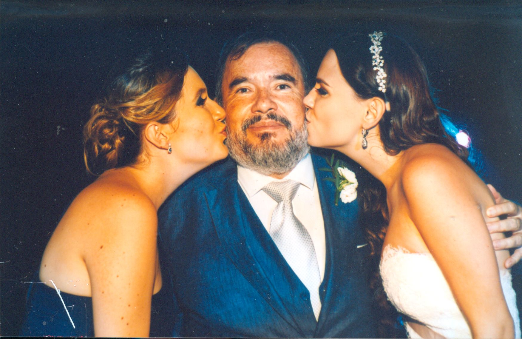 Memo Torres y sus hijas Marisol y Andrea